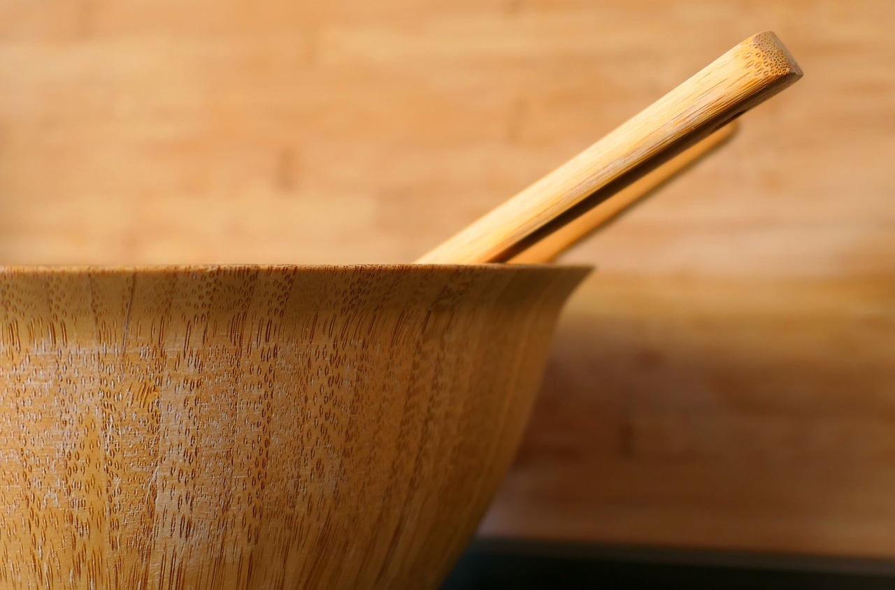 Crafting a Wooden Salad Bowl: Top Techniques and Tips